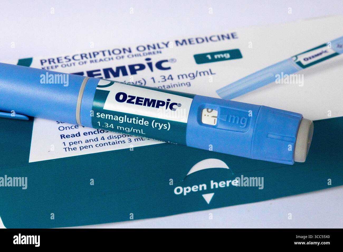 Ozempic est un médicament pour les personnes atteintes de diabète de type 2. Il contient l'ingrédient actif semaglutide. Banque D'Images