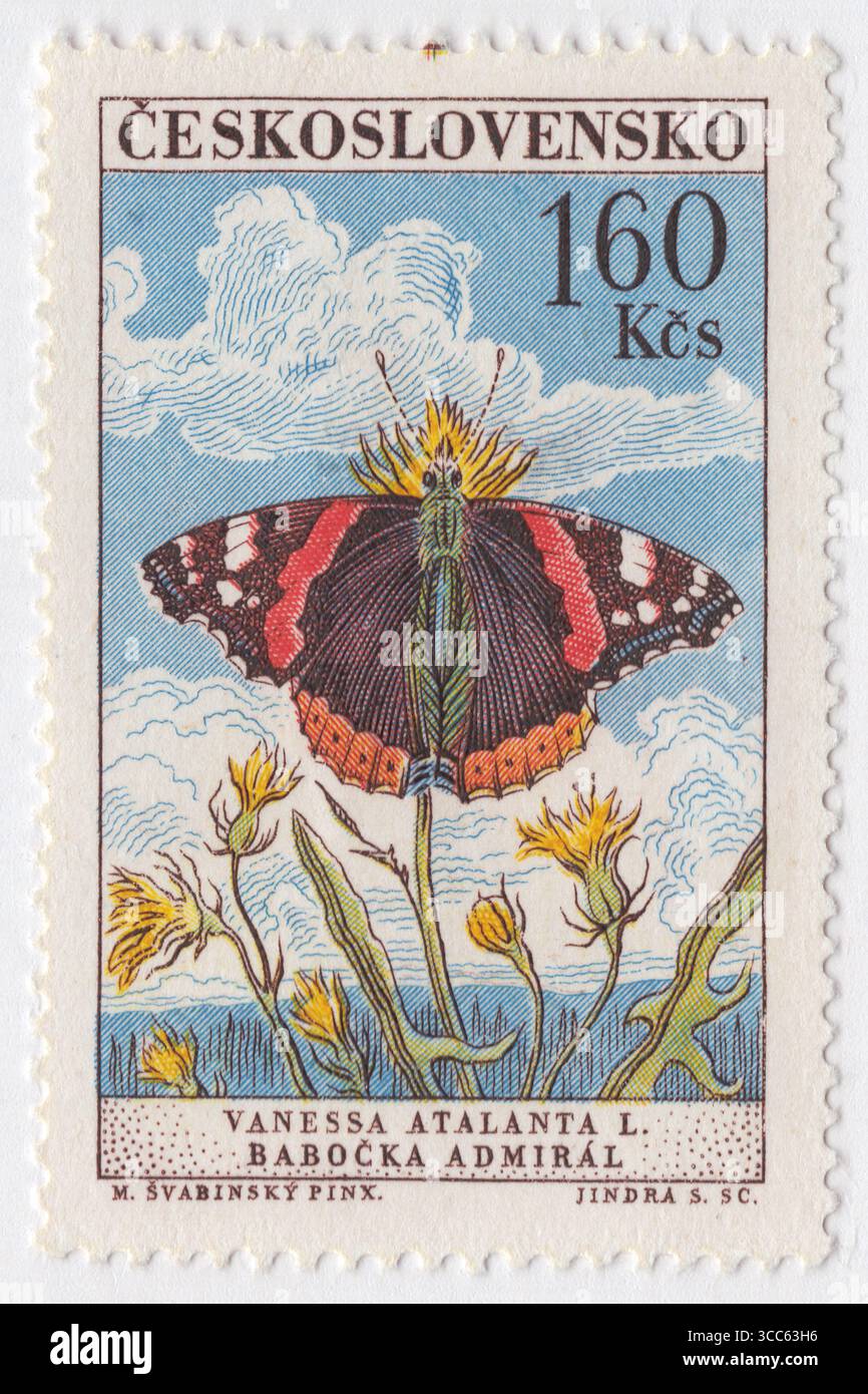 TCHÉCOSLOVAQUIE - 1961 novembre 27 : timbre-poste multicolore à 1,60 couronnes représentant l'amiral rouge papillon (Vanessa Atalanta l) est un papillon de taille moyenne bien caractérisé avec des ailes noires Banque D'Images