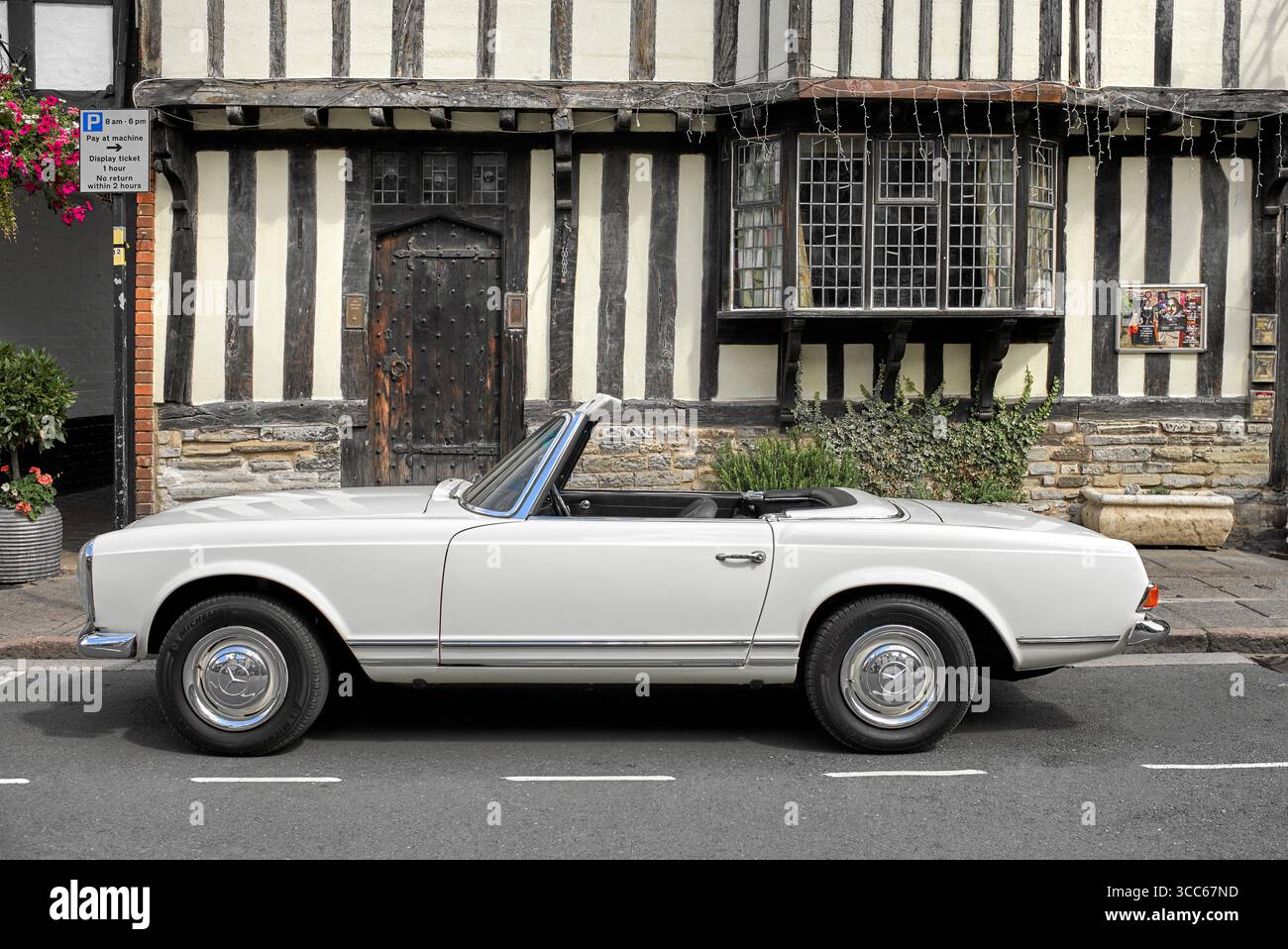 Mercedes Benz 230 SL Cabriolet.  !964 voiture de sport classique allemande Banque D'Images