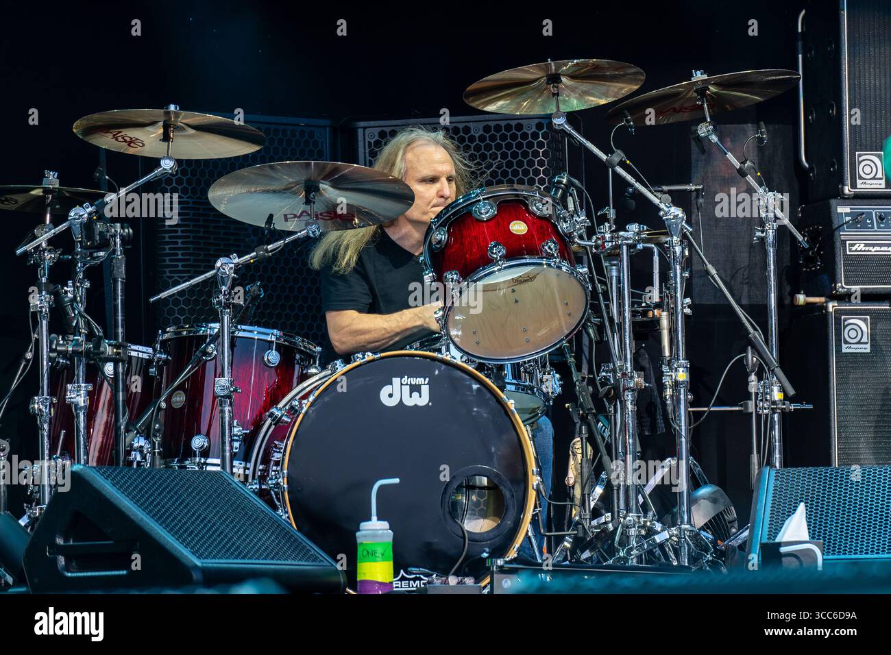 20 juillet 2025 : Matt Laug se produit avec AC/DC à l'Autodromo Enzo e Dino Ferrari à Imola, en Italie Banque D'Images