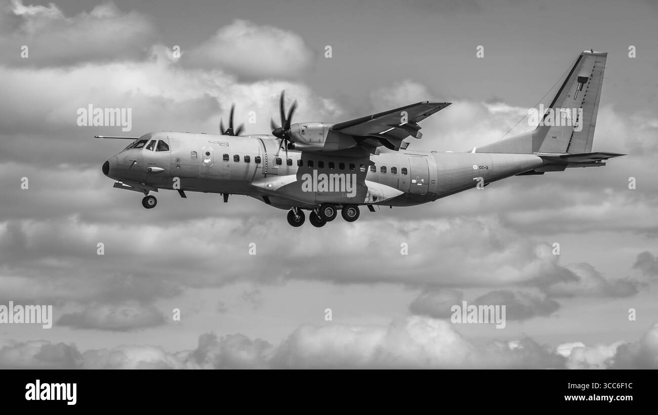 Armée de l'air finlandaise - Airbus C295, arrivée à la RAF Fairford pour le Royal International Air Tattoo 2025. Banque D'Images