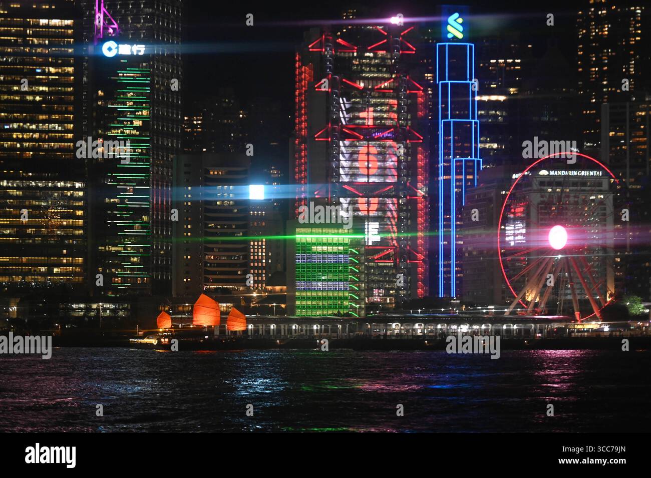 Aqua Luna à Hong Kong Aqua Luna, une jonque chinoise traditionnelle, naviguant dans le port Victoria de Hong Kong le 6 août 2025 à Hong Kong. Photo de Kobe Li/Nexpher images Banque D'Images