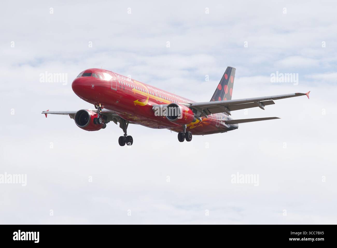 Brussels Airlines Airbus A320 Red Devils et Red Flames livrées sur terre. Londres - 9 août 2025 Banque D'Images Brussels Airlines Airbus A320 Red Devils et Red Flames livrées sur terre. Londres - 9 août 2025 Banque D'Images