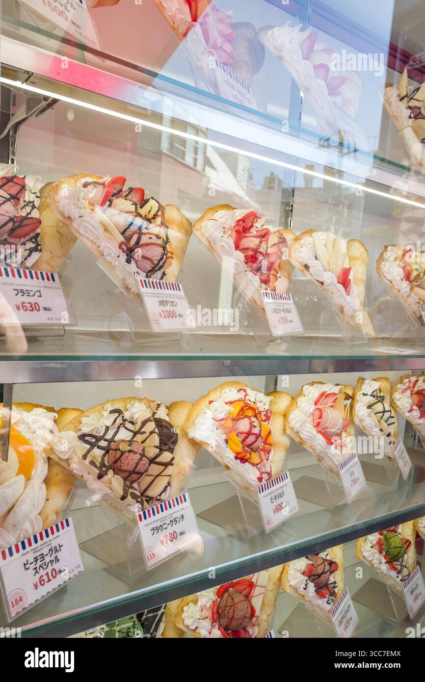 Menu de modèles alimentaires Shokuhin sampuru exposé à Marion Crêpes Takeshitadori Creperie, Takeshita Street, Harajuku, Jingumae, Shibuya City, Tokyo, Kantō Banque D'Images