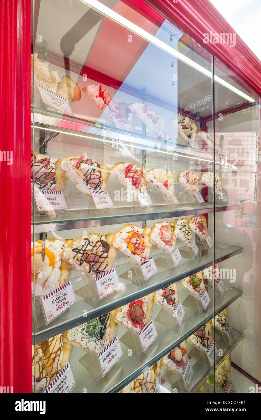 Menu de modèles alimentaires Shokuhin sampuru exposé à Marion Crêpes Takeshitadori Creperie, Takeshita Street, Harajuku, Jingumae, Shibuya City, Tokyo, Kantō Banque D'Images