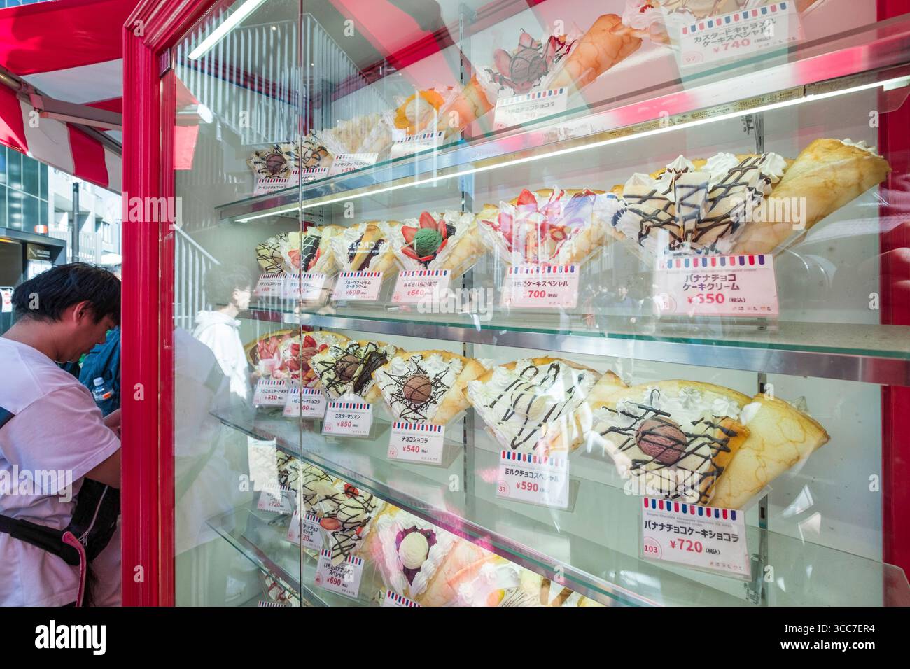 Menu de modèles alimentaires Shokuhin sampuru exposé à Marion Crêpes Takeshitadori Creperie, Takeshita Street, Harajuku, Jingumae, Shibuya City, Tokyo, Kantō Banque D'Images