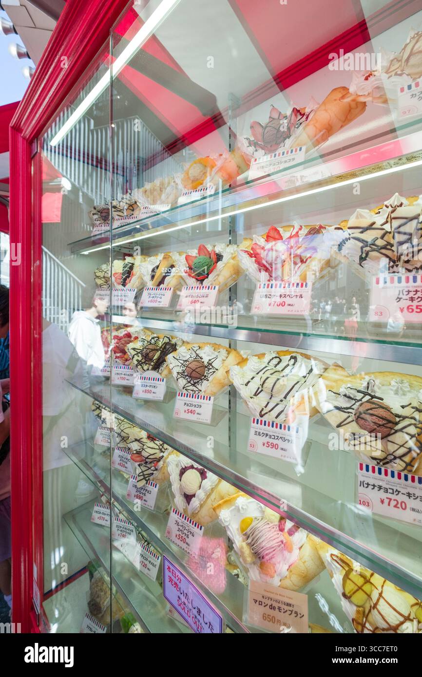 Menu de modèles alimentaires Shokuhin sampuru exposé à Marion Crêpes Takeshitadori Creperie, Takeshita Street, Harajuku, Jingumae, Shibuya City, Tokyo, Kantō Banque D'Images