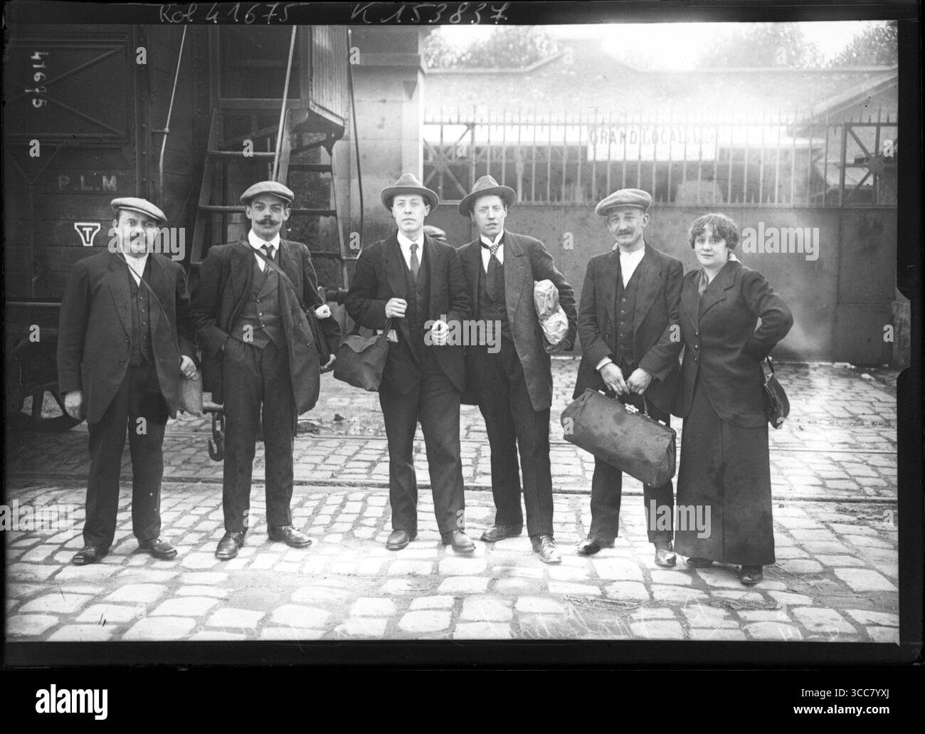 Groupe de soldats mobilisés dans une station parisienne, 4 août 1914. Banque D'Images