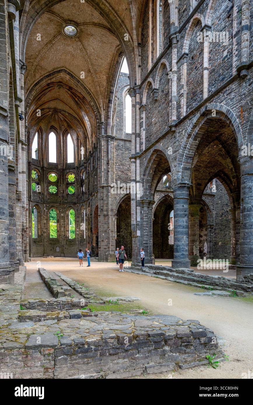 Ruines d'église à l'Abbaye de Villers du XIIIe siècle, ancienne abbaye cistercienne dans la commune de Villers-la-ville, Brabant wallon, Belgique Banque D'Images