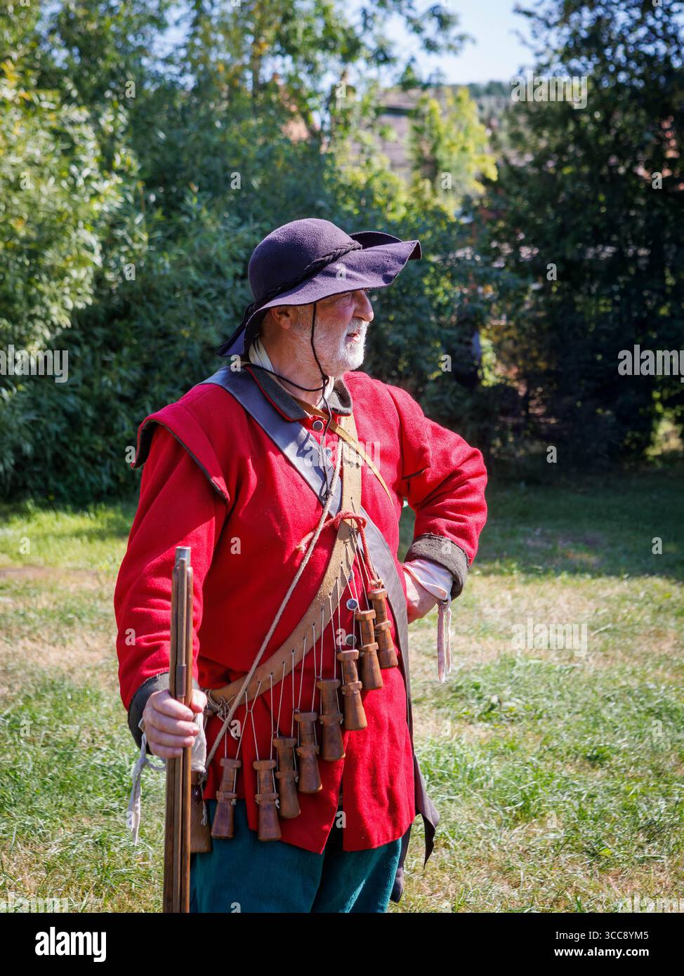The Sealed Knot a reconstitué la guerre civile du XVIIe siècle de Culcheth dans le Cheshire où royalistes et parlementaires se sont affrontés dans la bataille. Banque D'Images