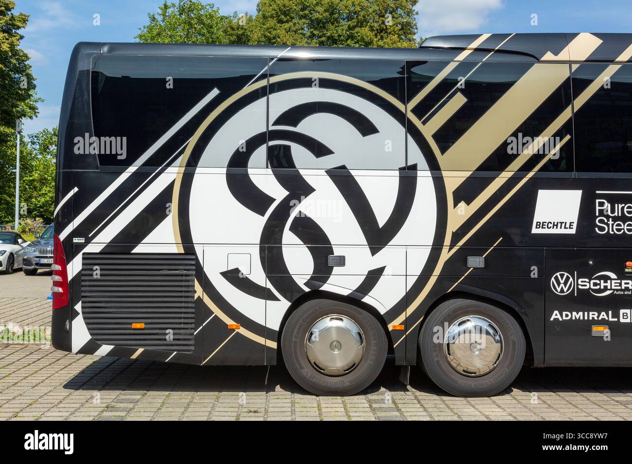Sports, football, deuxième ligue allemande, 2025/2026, VfL Bochum vs. SV 07 Elversberg 2-0, 10.08.2025, stade Vonovia Ruhr, bus de l'équipe d'Elversberg, DFL LA RÉGLEMENTATION INTERDIT TOUTE UTILISATION DE PHOTOGRAPHIES COMME SÉQUENCES D'IMAGES ET/OU QUASI-VIDÉO Banque D'Images