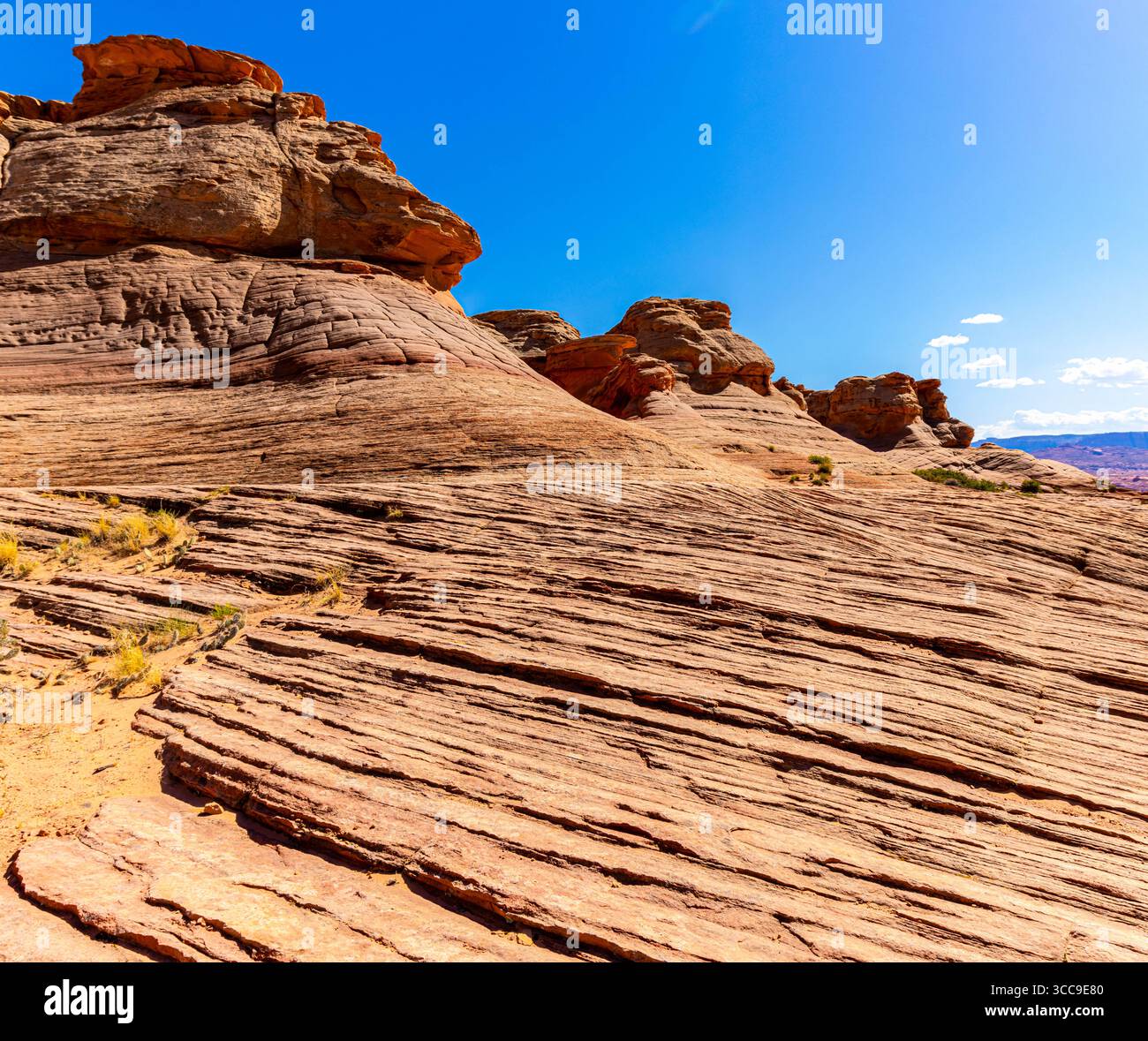 Sandstone Towers on Ancient Stone Sand Dunes à la New Wave formation, Glen Canyon National Recreation Area, Arizona, États-Unis Banque D'Images