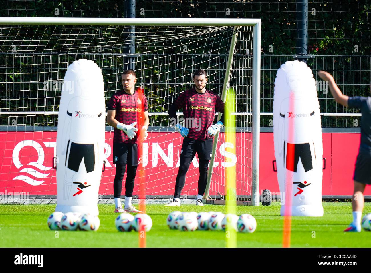 Rotterdam, pays-Bas. 11 août 2025. Rotterdam - Justin Bijlow gardien de Feyenoord Rotterdam pendant l'entraînement de Feyenoord en préparation du duel de qualification de l'UEFA Champions League contre Fenerbahce SK au Trainingscomplex 1908 le 11 août 2025 à Rotterdam, pays-Bas. (VK Sportphoto/Danny de Groot) crédit : Parallax Pictures/Alamy Live News Banque D'Images