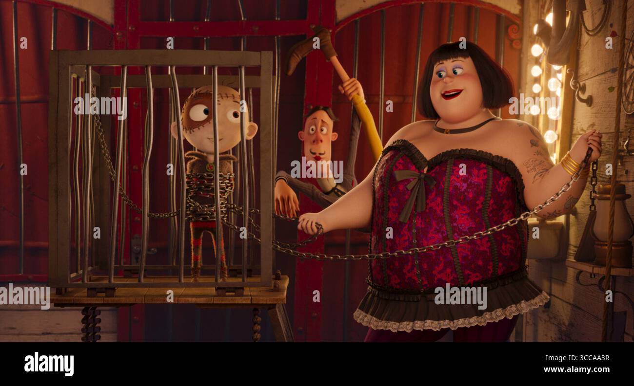 Stitch Head est un film de Steve Hudson sorti en 2025. Il suit Stitch Head, une petite créature réveillée par un professeur fou dans un château pour protéger les autres créations du professeur des habitants de la ville des arracheurs nubbin. Banque D'Images