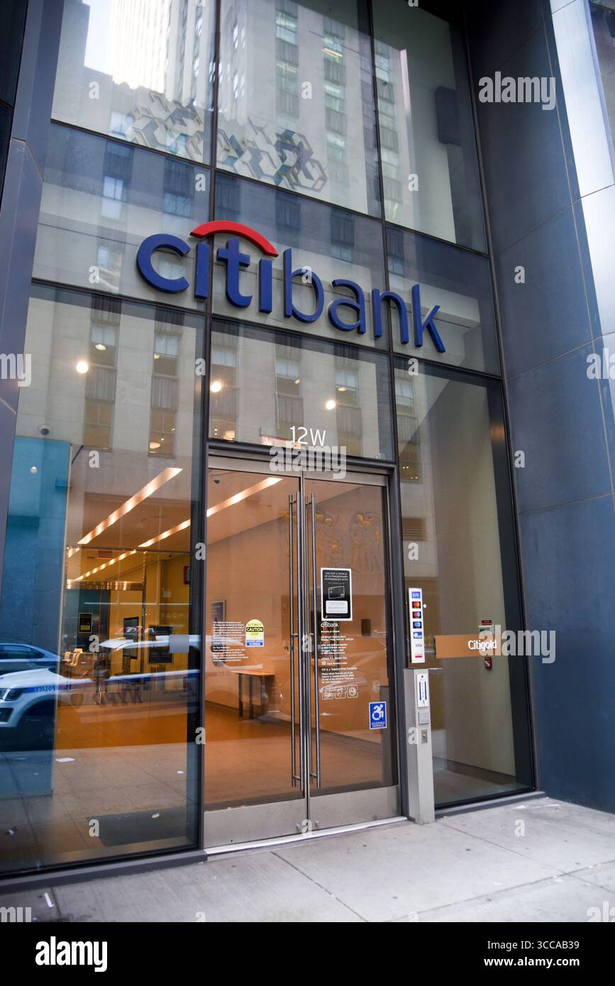 New York, États-Unis. 10 août 2025. La signalétique de la marque Citibank est exposée à New York, NY, le 10 août 2025. (Photo par Efren Landaos/Sipa USA) crédit : Sipa USA/Alamy Live News Banque D'Images
