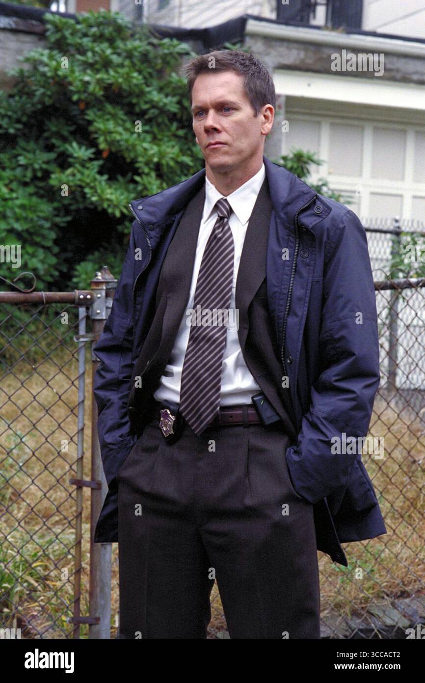 Mystic River est un film dramatique américain néo-noir réalisé, coproduit et composé par Clint Eastwood, sorti en 2003. Basé sur le roman du même nom de Dennis Lehane datant de 2001, il comprend un scénario de Brian Helgeland et met en vedette Sean Penn, Tim Robbins et Kevin Bacon, aux côtés de Laurence Fishburne, Marcia Gay Harden, et Laura Linney. Banque D'Images