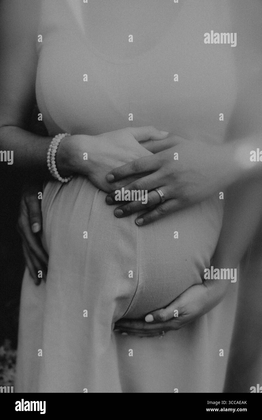 Gros plan noir et blanc sur l'image de maternité Banque D'Images