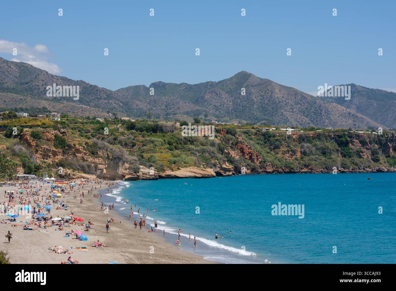La plage Playa de Burriana, Nerja. Banque D'Images