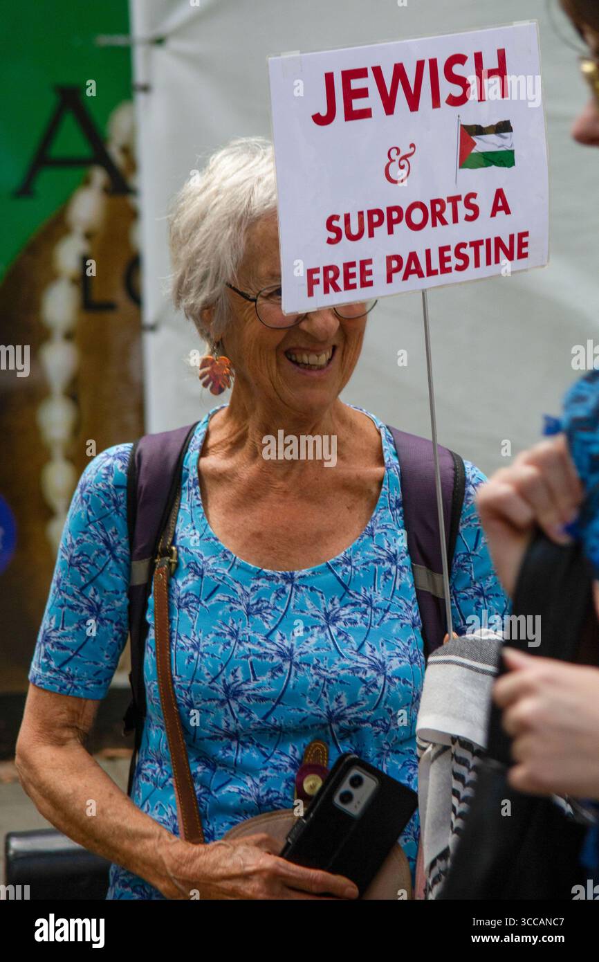Campagne de solidarité palestinienne marche nationale de Russell Square à Downing Street en passant par le centre de Londres pour protester contre la guerre d'Israël contre Gaza. Banque D'Images