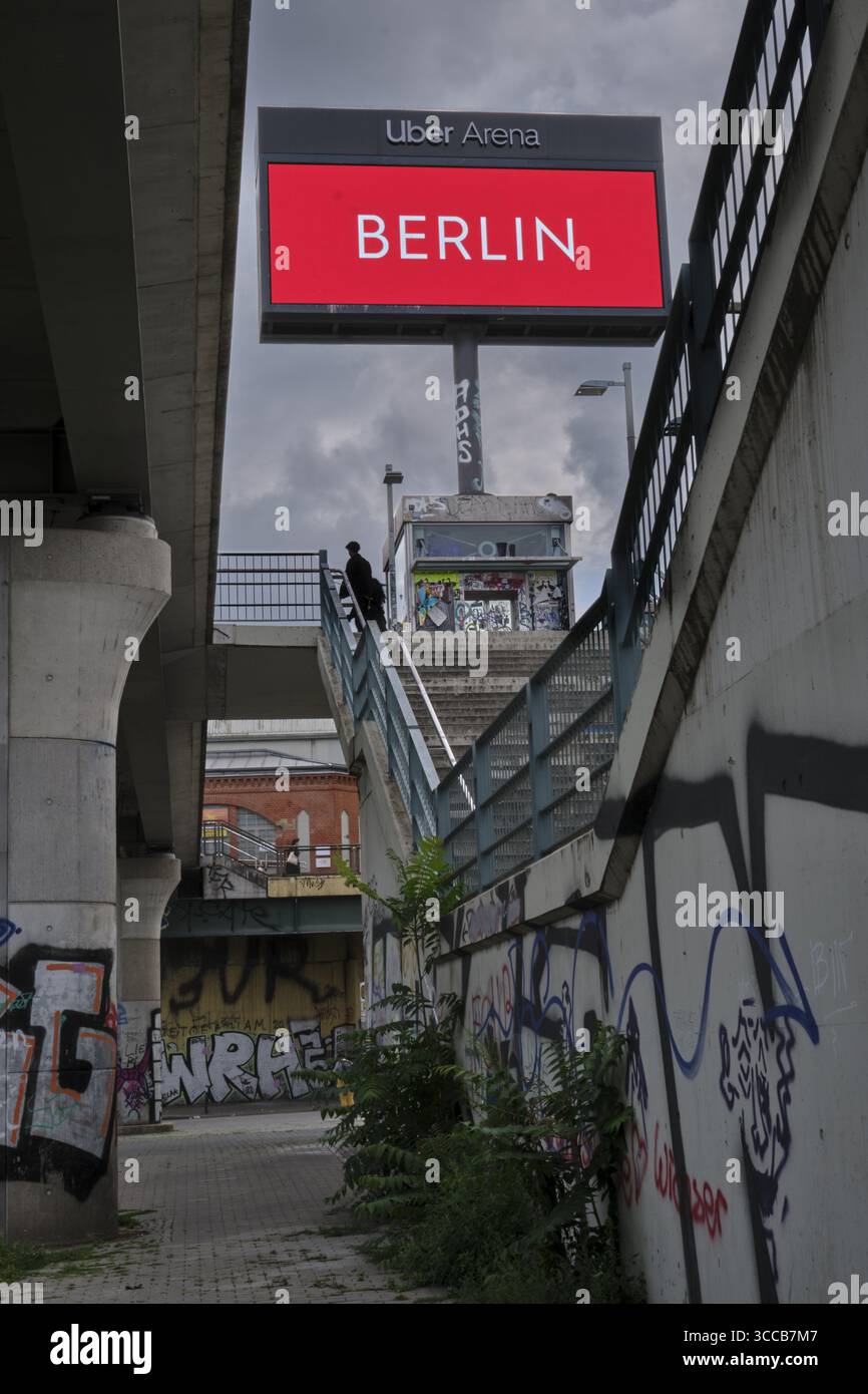 Allemagne, Berlin, 15.07.2025, Warschauer Strasse, S-Bahn station, panneau d'affichage : BERLIN Banque D'Images