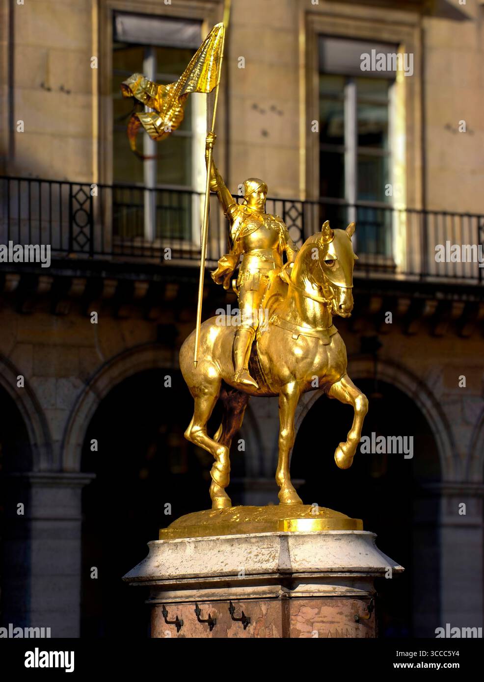 Statue d'or de Jeanne d'Arc à Paris France Banque D'Images