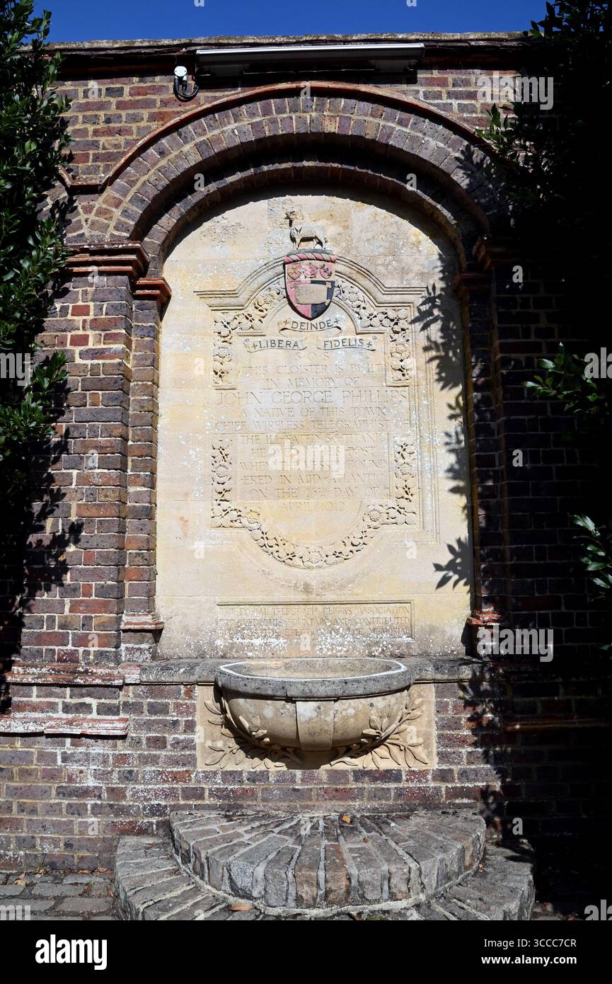 Mémorial à John George 'Jack' Phillips à Godalming, Surrey, sa ville natale. Il était chef de la radio sur le Titanic et est descendu avec le navire. Banque D'Images