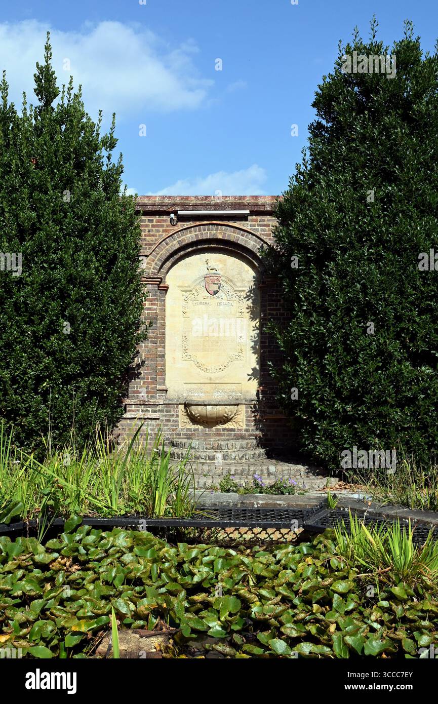 Mémorial à John George 'Jack' Phillips à Godalming, Surrey, sa ville natale. Il était chef de la radio sur le Titanic et est descendu avec le navire. Banque D'Images