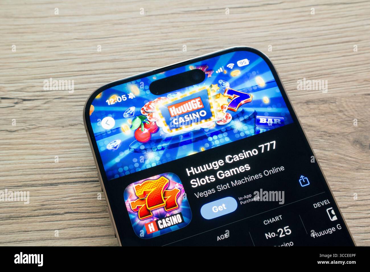 Ostrava, Tchéquie - 19 janvier 2025 : Apple App Store avec Huuuge Casino 777 Slots Games application mobile Banque D'Images
