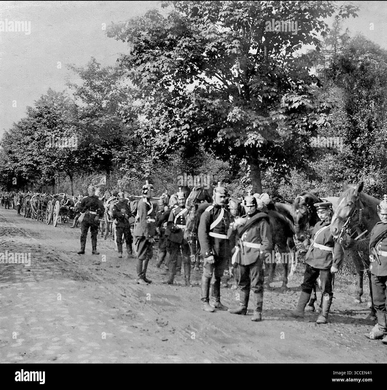 Guerre franco-prussienne. Colonne d'artillerie de campagne prussienne à Torcy en septembre 1870 pendant la guerre franco-prussienne (ou franco-allemande). Banque D'Images