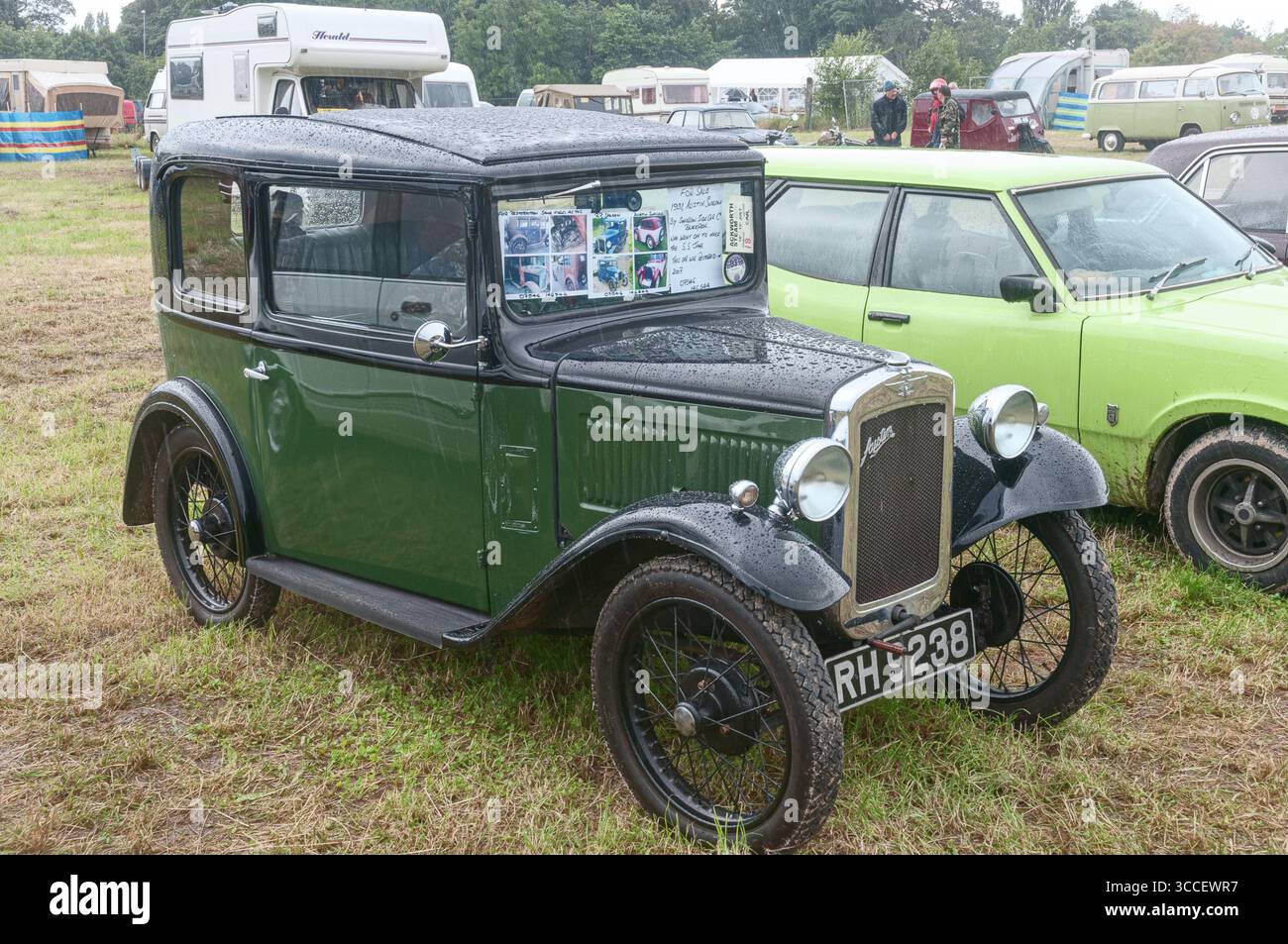 Une Austin 7 verte de 1934 exposée au salon Ackworth Steam and Historical Vehicle Show dans le Yorkshire en Angleterre Banque D'Images