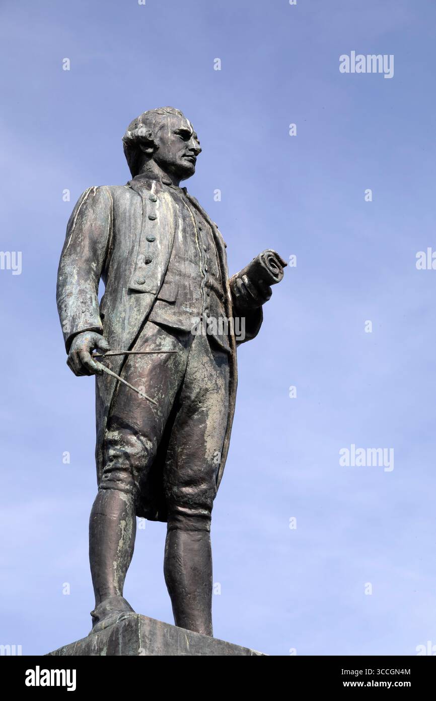 Statue du capitaine James Cook (1728-1779) à Whitby, North Yorkshire. Banque D'Images