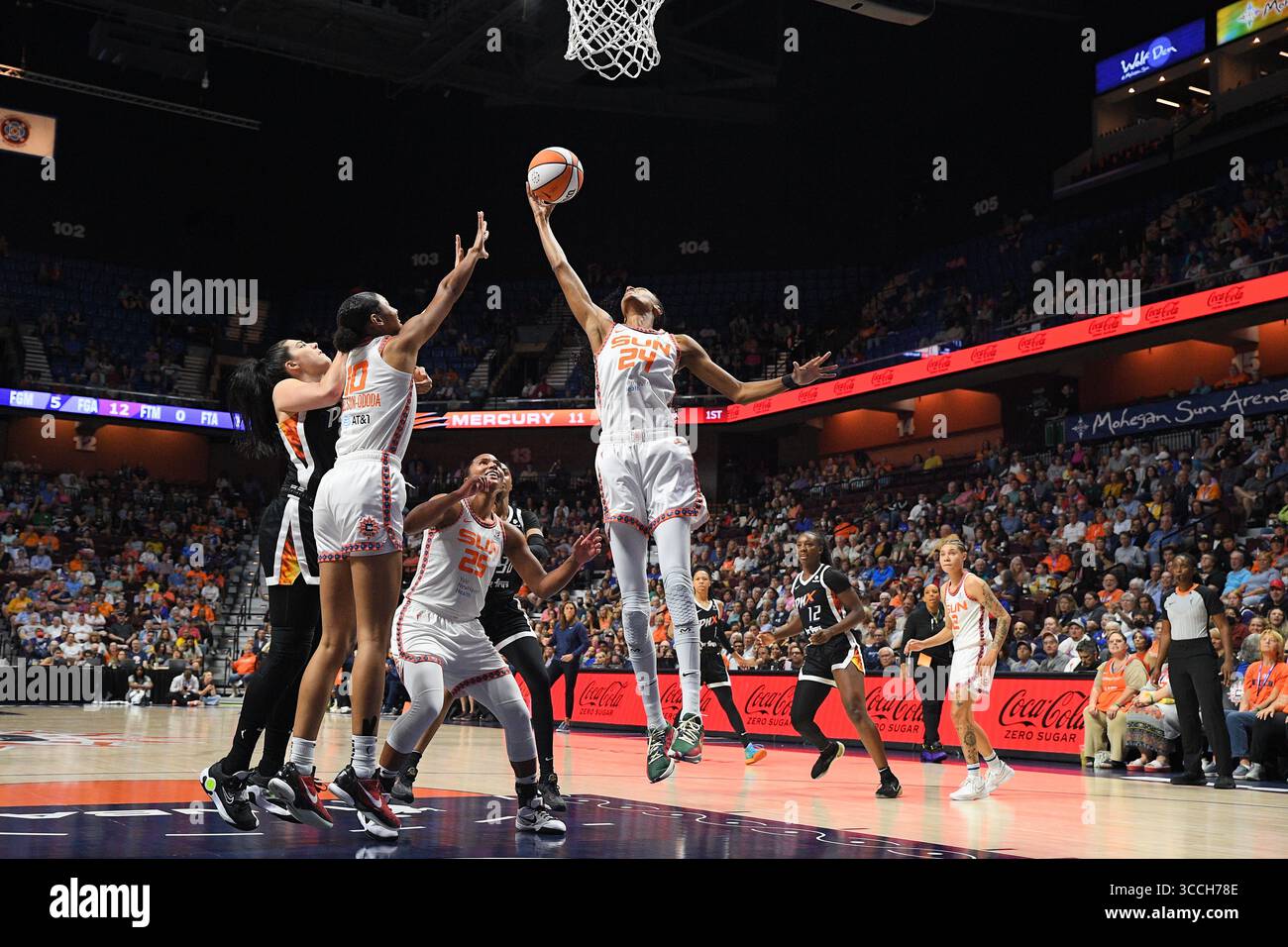 31 août 2023 : L'attaquante DeWanna Bonner (24 ans) du Connecticut Sun rebondit le ballon lors d'un match WNBA entre le Phoenix Mercury et le Connecticut Sun au Mohegan Sun Arena à Uncasville, Connecticut. Erica Denhoff/CSM (crédit image : © Erica Denhoff/CSM via ZUMA Press Wire) Banque D'Images