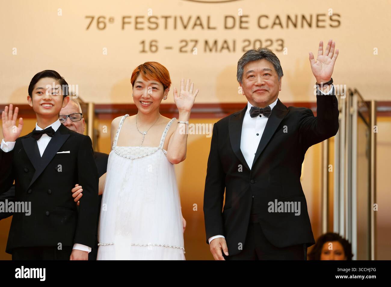 17 mai 2023 : Sakura Ando et Hirokazu Kore-eda assistent à la première de Monster lors du 76e Festival de Cannes au Palais des Festivals de Cannes, France, le 17 mai 2023. Photo : Alec Michael (crédit image : © Alec Michael via ZUMA Press) Banque D'Images 17 mai 2023 : Sakura Ando et Hirokazu Kore-eda assistent à la première de Monster lors du 76e Festival de Cannes au Palais des Festivals de Cannes, France, le 17 mai 2023. Photo : Alec Michael (crédit image : © Alec Michael via ZUMA Press) Banque D'Images