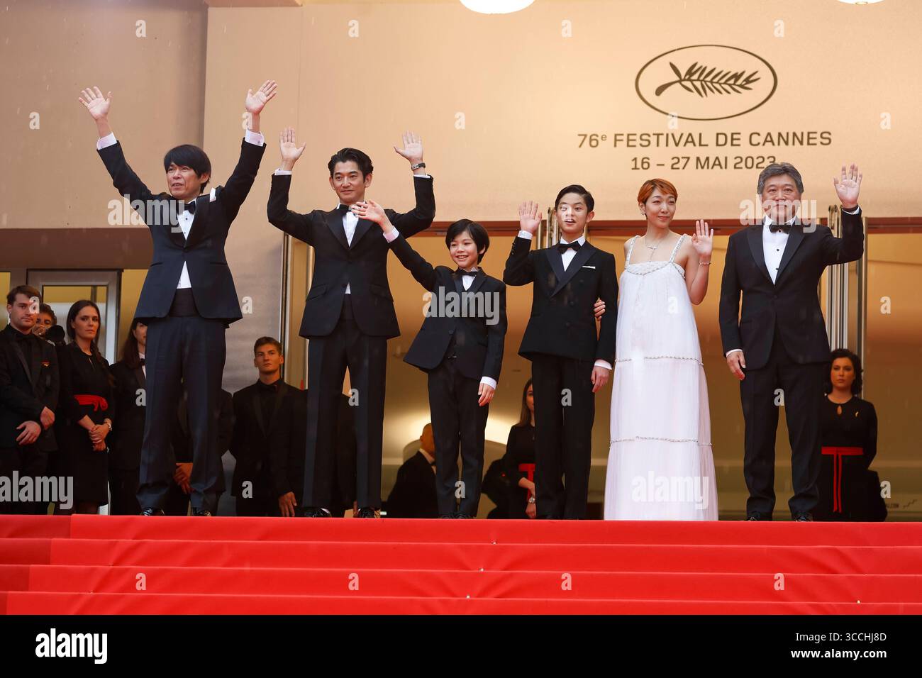 17 mai 2023 : Sakura Ando, Kurokawa soya, Hinata Hiiragi, Eita Nagayama, Yuji Sakamoto et Hirokazu Kore-eda assistent à la première de 'Monster' lors du 76ème Festival de Cannes au Palais des Festivals de Cannes, France, le 17 mai 2023. Photo : Alec Michael (crédit image : © Alec Michael via ZUMA Press) Banque D'Images 17 mai 2023 : Sakura Ando, Kurokawa soya, Hinata Hiiragi, Eita Nagayama, Yuji Sakamoto et Hirokazu Kore-eda assistent à la première de 'Monster' lors du 76ème Festival de Cannes au Palais des Festivals de Cannes, France, le 17 mai 2023. Photo : Alec Michael (crédit image : © Alec Michael via ZUMA Press) Banque D'Images