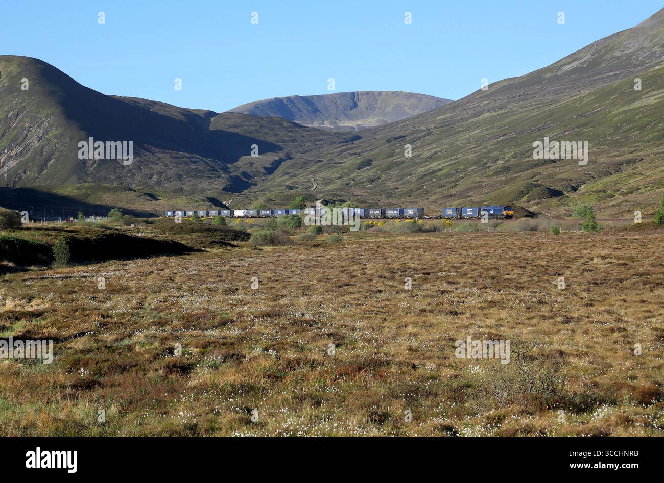 66422 approche Balsporran Cottages sur 15.5.25 avec 4h47 04,53 Coatbridge à Inverness. Banque D'Images