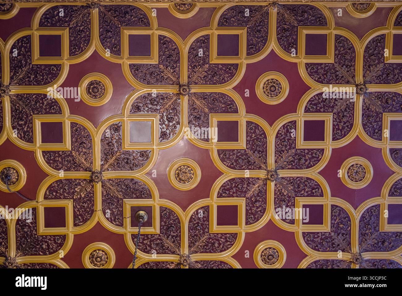 Plafond en étain orné dans Guildford Arms, New Town, Édimbourg, Écosse, Royaume-Uni Banque D'Images