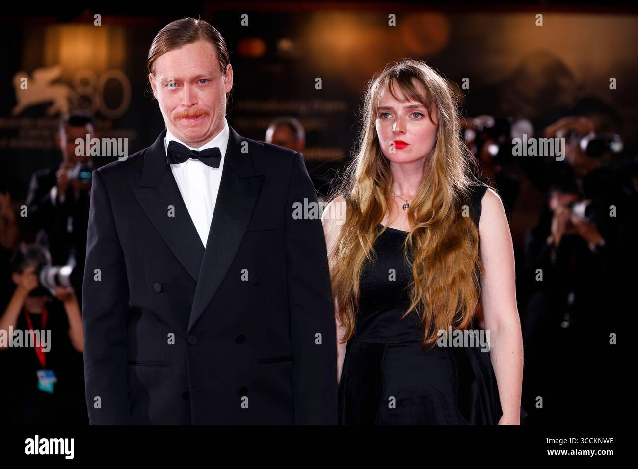 31 août 2023 : Caleb Landry Jones et Katya Zvereva assistent à la première de 'Dogman' lors du 80e Festival international du film de Venise au Palazzo del Cinema sur le Lido à Venise, Italie, le 31 août 2023. Photo : Alec Michael (crédit image : © Alec Michael via ZUMA Press) Banque D'Images
