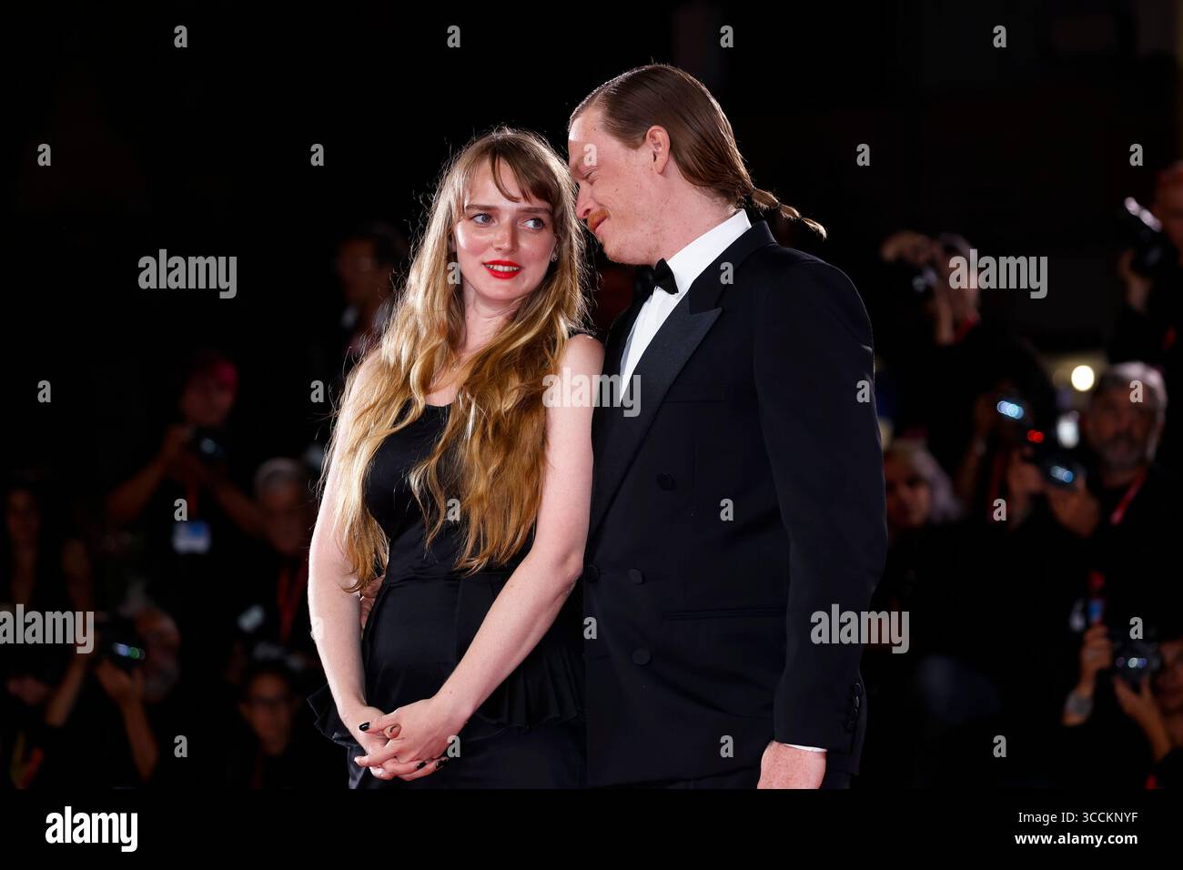 31 août 2023 : Katya Zvereva et Caleb Landry Jones assistent à la première de 'Dogman' lors du 80e Festival international du film de Venise au Palazzo del Cinema sur le Lido à Venise, Italie, le 31 août 2023. Photo : Alec Michael (crédit image : © Alec Michael via ZUMA Press) Banque D'Images