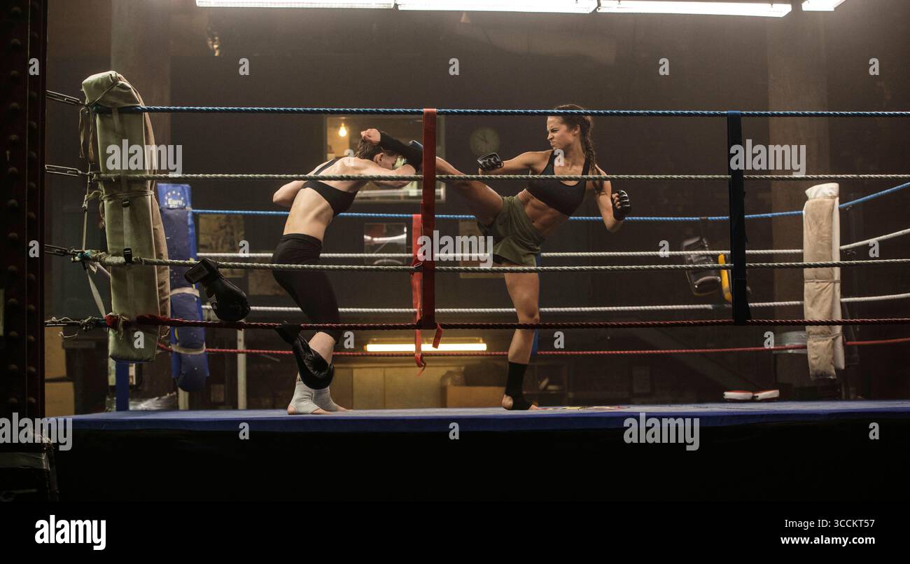 DATE DE SORTIE : 16 mars 2018 TITRE : Tomb Raider STUDIO : MGM RÉALISATEUR : Roar Uthaug INTRIGUE : Lara Croft, la fille farouchement indépendante d'un aventurier disparu, doit se pousser au-delà de ses limites quand elle se retrouve sur l'île où son père a disparu. EN VEDETTE : ALICIA VIKANDER dans le rôle de Lara Croft, Dominic West, Walton Goggins. (Crédit image : © MGM/Entertainment Pictures/ZUMAPRESS.com) Banque D'Images