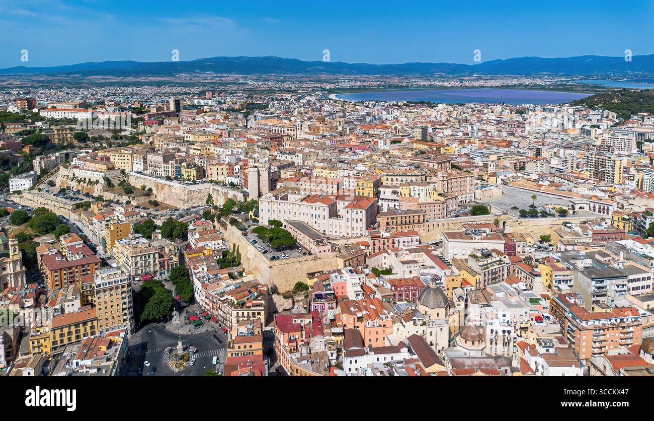 Vue aérienne du Castello, la vieille ville médiévale de Cagliari, la capitale de la Sardaigne, une île italienne de la mer Méditerranée Banque D'Images