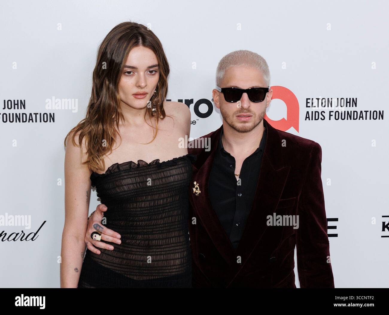 12 mars 2023, West Hollywood, Californie, États-Unis : Charlotte Lawrence et Andrew Watt à la 31e soirée annuelle de visionnement de l'Académie Elton John AIDS Foundation le dimanche 12 mars 2023 au City of West Hollywood Park à West Hollywood, Californie. DOUGLAS CUELLAR/PI (crédit image : © Prensa Internacional via ZUMA Press Wire) Banque D'Images