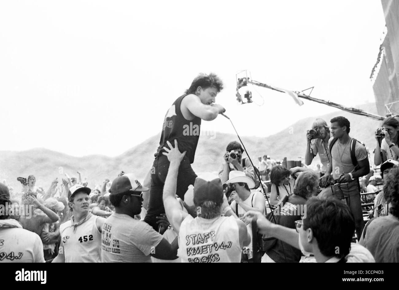 San Bernardino, Californie, États-Unis : U2 - BONO Playing US FESTIVAL 83' - Glen Helen Regional Park - 30 mai 1983 (crédit image : © Christopher Helton via ZUMA Press Wire) Banque D'Images