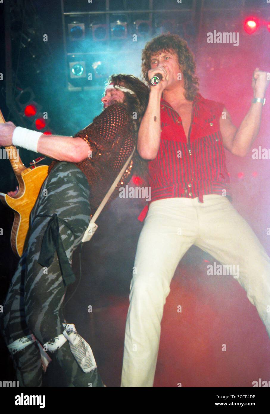 Fern Park, Floride, États-Unis : TED NUGENT-BRIAN HOWE performig pendant le ''Penetrator Tour''-Orlando Jai Alai Fronton-14 avril 1984 (image crédit : © Christopher Helton via ZUMA Press Wire) Banque D'Images