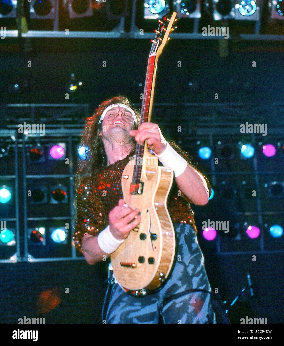 Fern Park, Floride, États-Unis : TED NUGENT-BRIAN HOWE performig pendant le ''Penetrator Tour''-Orlando Jai Alai Fronton-14 avril 1984 (image crédit : © Christopher Helton via ZUMA Press Wire) Banque D'Images
