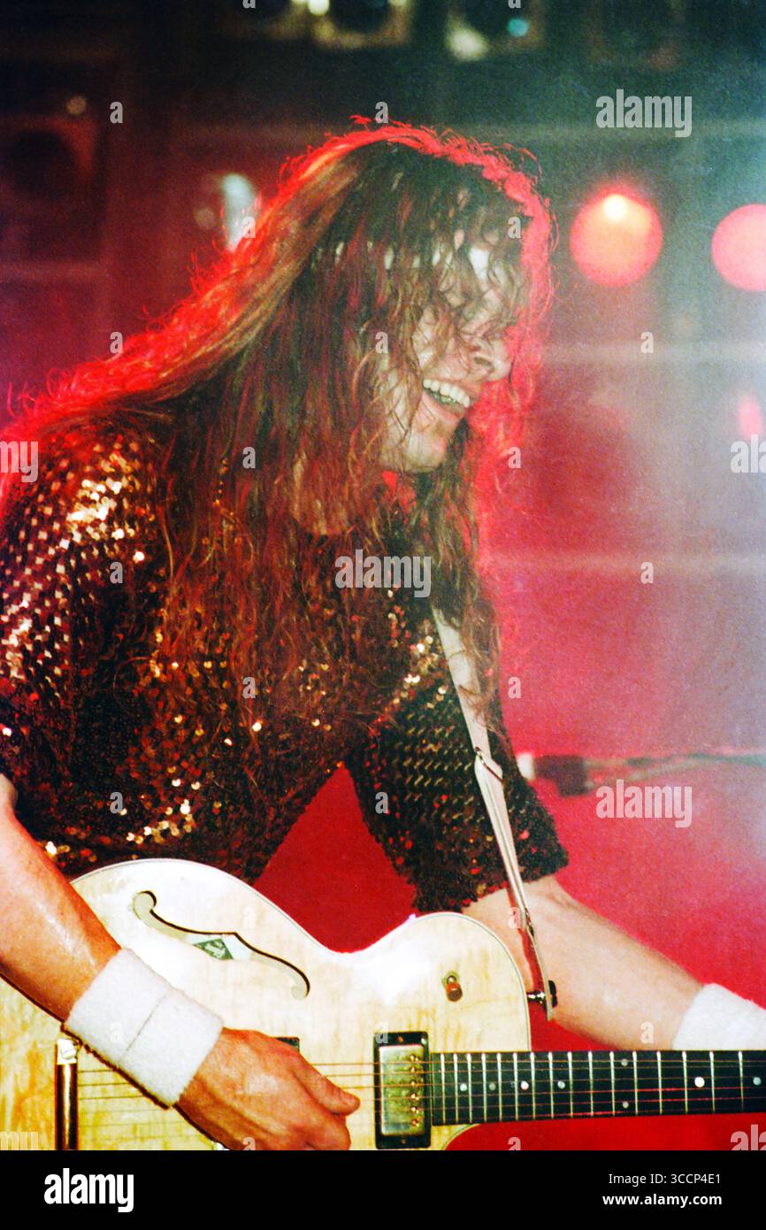 Fern Park, Floride, États-Unis : TED NUGENT-BRIAN HOWE performig pendant le ''Penetrator Tour''-Orlando Jai Alai Fronton-14 avril 1984 (image crédit : © Christopher Helton via ZUMA Press Wire) Banque D'Images
