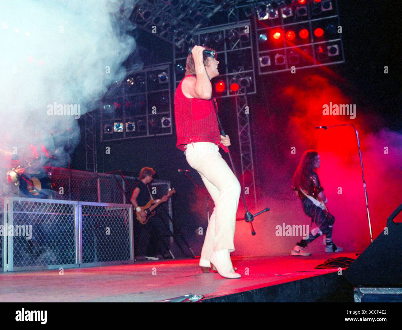 Fern Park, Floride, États-Unis : TED NUGENT-BRIAN HOWE performig pendant le ''Penetrator Tour''-Orlando Jai Alai Fronton-14 avril 1984 (image crédit : © Christopher Helton via ZUMA Press Wire) Banque D'Images