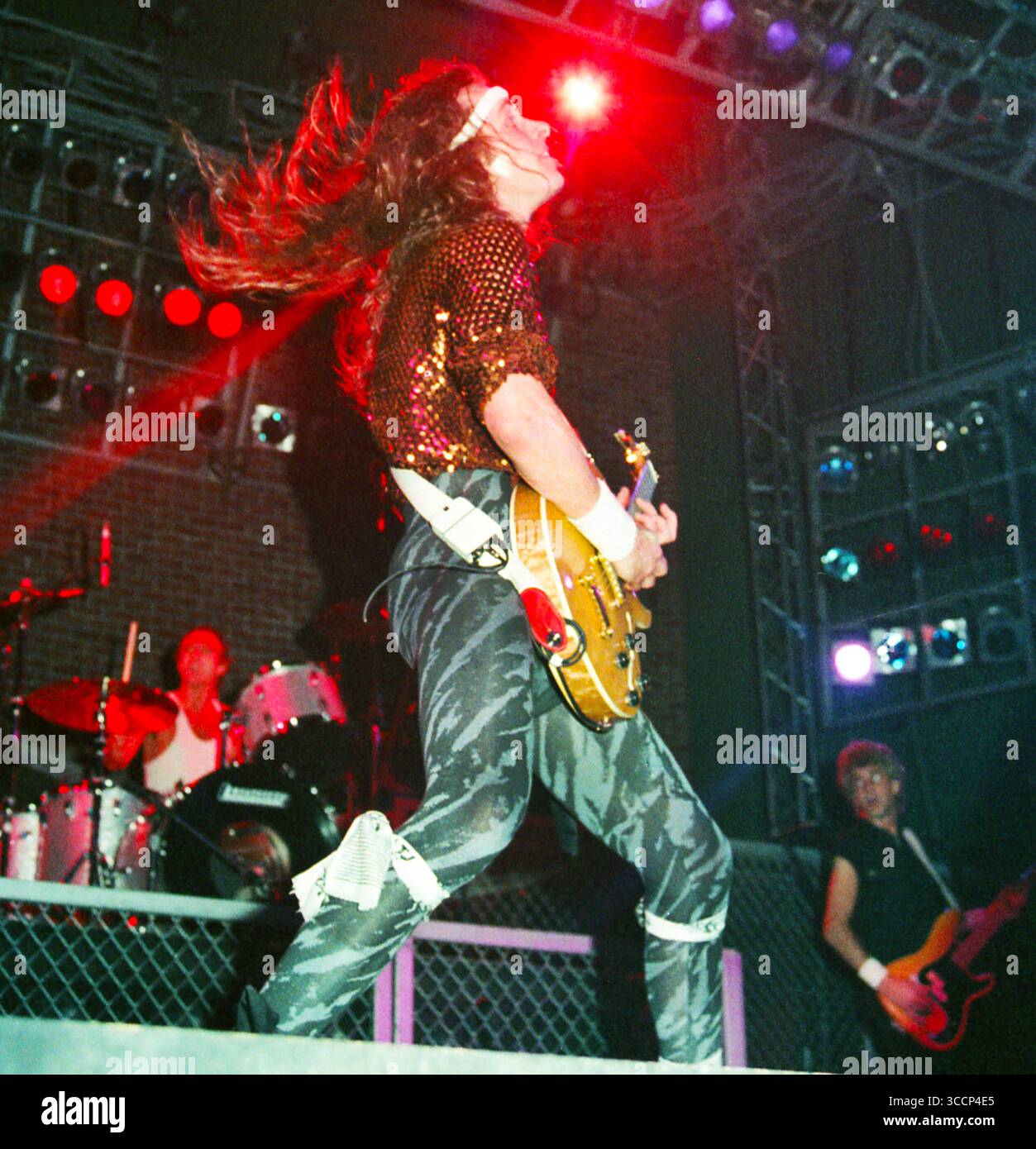 Fern Park, Floride, États-Unis : TED NUGENT-BRIAN HOWE performig pendant le ''Penetrator Tour''-Orlando Jai Alai Fronton-14 avril 1984 (image crédit : © Christopher Helton via ZUMA Press Wire) Banque D'Images