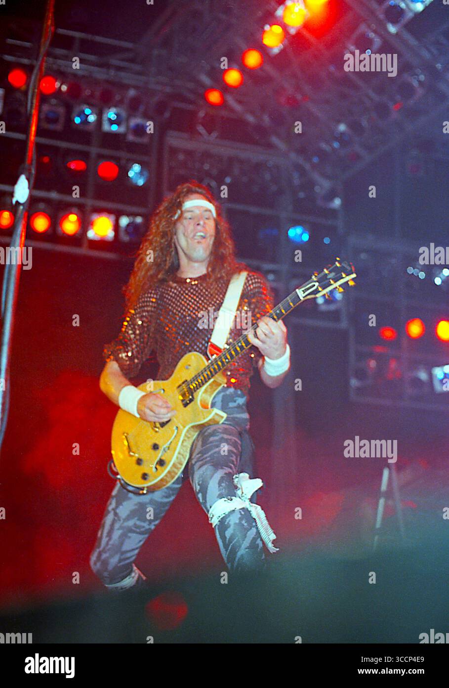 Fern Park, Floride, États-Unis : TED NUGENT-BRIAN HOWE performig pendant le ''Penetrator Tour''-Orlando Jai Alai Fronton-14 avril 1984 (image crédit : © Christopher Helton via ZUMA Press Wire) Banque D'Images