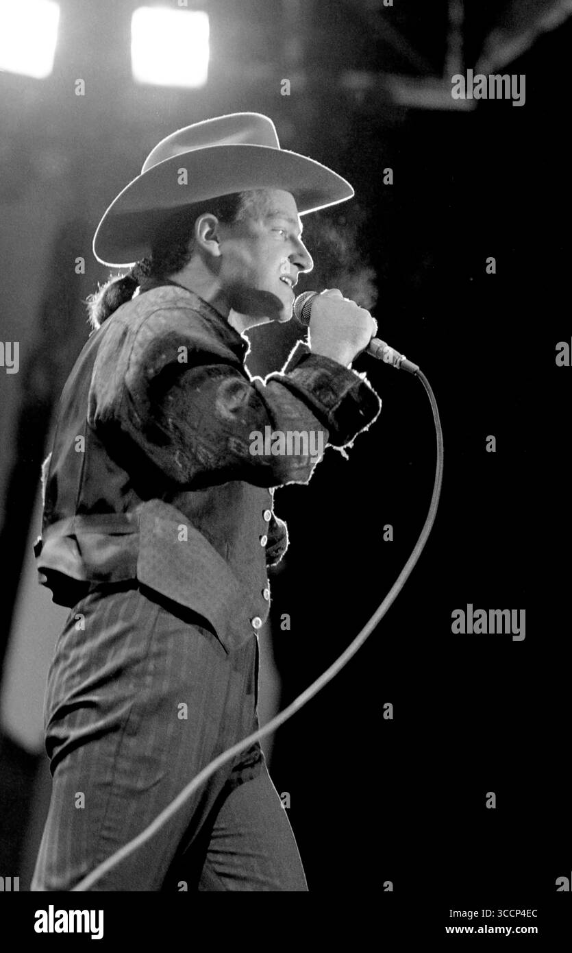Tampa, Floride, États-Unis : U2 - BONO Playing Tampa Stadium - Dec. 5, 1987 (crédit image : © Christopher Helton via ZUMA Press Wire) Banque D'Images