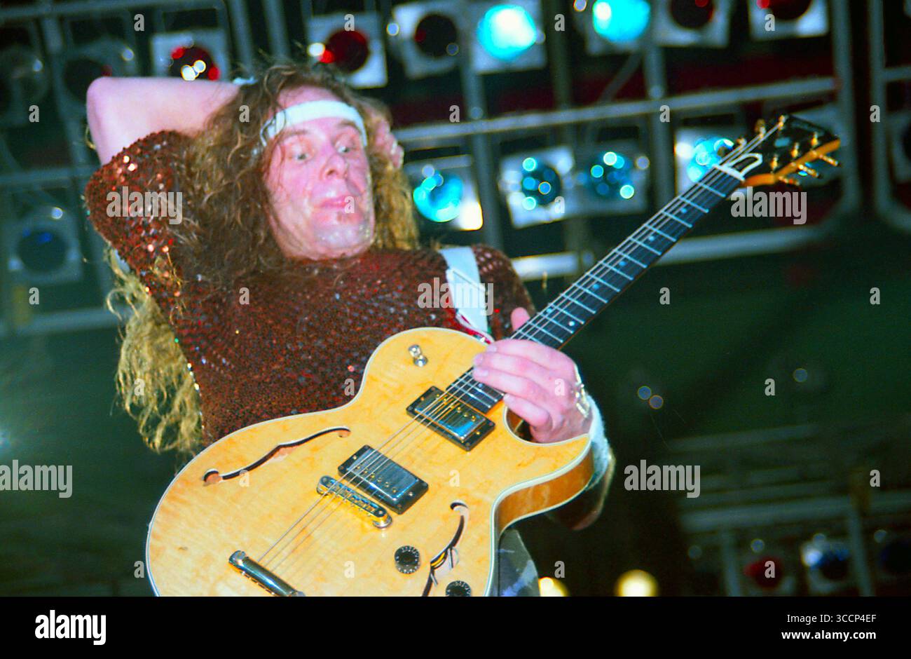 Fern Park, Floride, États-Unis : TED NUGENT-BRIAN HOWE performig pendant le ''Penetrator Tour''-Orlando Jai Alai Fronton-14 avril 1984 (image crédit : © Christopher Helton via ZUMA Press Wire) Banque D'Images